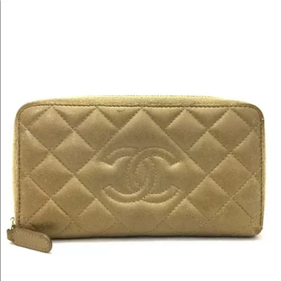authentic CHANEL Quilted  CC Logo Lambskin Zip - Picture 13 of 13